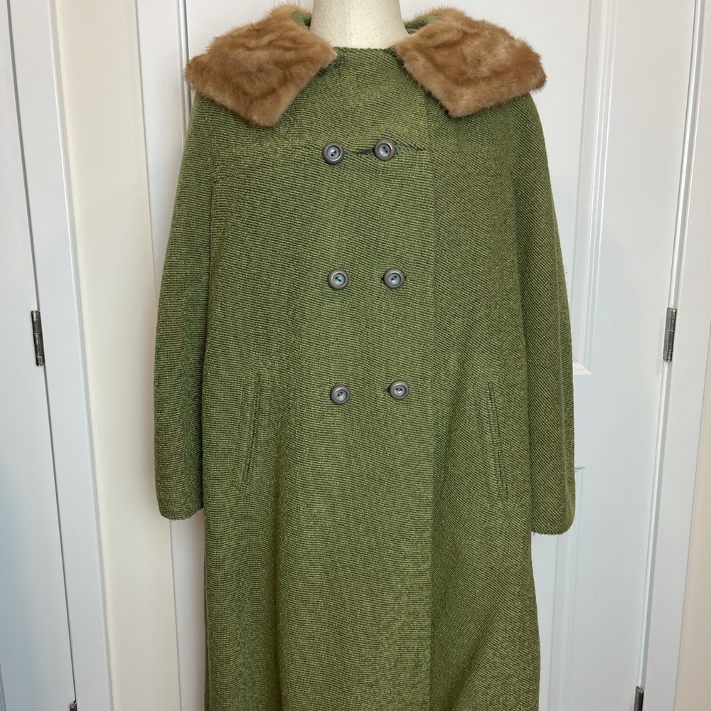 Vintage Amter’s Green Coat with Mink collar fully lined